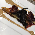 ラ・ファソン 古賀 - 二つのソースを合わせていただくと複雑な味わいになります。