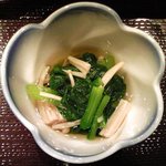 赤坂　やしま - 白金豚の角煮定食 1000円 のホウレン草とエノキのお浸し