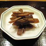 赤坂　やしま - 白金豚の角煮定食 1000円 のわらびの薄甘煮