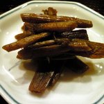 赤坂　やしま - 白金豚の角煮定食 1000円 のわらびの薄甘煮