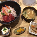 海鮮食堂 魚盛 - 姫鮪と鯛の紅白丼