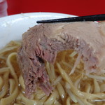 ラーメン二郎 - 肉食ってます！！そんな感じ