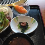 Taikou - 赤出汁味噌汁、小松菜の肉味噌掛け、メロン