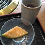 大剛 - メロンが柔らかくスプーン不要　食後の温かい番茶
