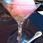 ガストロノミー ジョエル・ロブション - グァバのグラニテとライチのジュレ バラの香りでまとめて