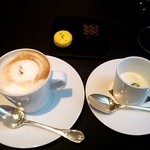 ガストロノミー ジョエル・ロブション - カフェとミニャルディーズ・ピスタチオのクリーム・マカロンとチョコレート