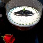 ガストロノミー ジョエル・ロブション - 特選生雲丹 甲殻類のジュレになめらかなカリフラワーのクレーム　キャビアをのせて