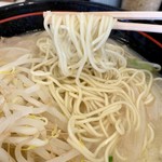 うちだラーメン - 麺の硬さ指定し忘れたのですが、まずまずの硬さで好みでした