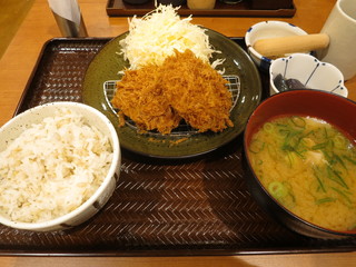 ごはん処 かつ庵 - メンチカツ定食味噌汁をとん汁に麦ごはん普通