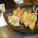 肉魚ダイニング　艶吉 - 手作り餃子