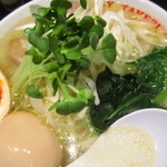 ラーメンキャロル - 基本のトッピングは”味玉中華そば”と同じ