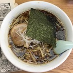 Ramen Hokuto - キャーーー！！！黒艶醤油ラーメン！¥850。
                        
                        ココとは別の西山ラーメンにこのメニューあったな。
                        食って美味かった記憶あったので。
                        
                        
                        