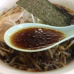 Ramen Hokuto - どれ！
                        見ためほどは塩辛くないマイルド黒汁。
                        
                        高岡の黒ラーメンと似た感じでもある。
                        
                        汁は嫌いじゃない。が、もうチョイパンチ欲しいな〜〜〜
                        
                        