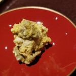 馳走 啐啄一十  - (02)毛蟹(北海道オホーツク産)の蟹味噌
      蟹味噌を少し付けて食べるとコクが加わります。
      またこれだけ頂いても日本酒が進みます♪