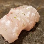 馳走 啐啄一十  - (10)マハタ(静岡県駿河湾産、サスエ前田魚店、5日寝かせ)
      産卵期は春～夏、旬は秋～冬
      全て雌で生まれ10kg前後で雄に性転換
      雄は産卵期の影響が薄れ旬は通年
      上品な旨みで寝かせると更に美味しい