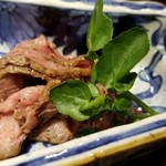 馳走 啐啄一十  - (19)仙台牛(A5ランク12等級未経産)のイチボのローストビーフ、和辛子&山葵で
      備長炭でじっくり焼き上げられ肉自体の旨みが増していますし、 芳ばしく薫り立っています。