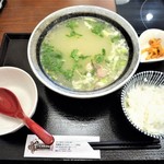  きのこ鍋＆きのこ料理専門店 何鮮菇 - 全体