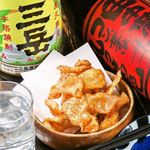 Shukou Chiichi - カリッと食感と鶏の香りがたまらない鶏皮せんべい