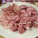 Cantine Barbaroux - Tagliere di Salumi 薄くスライスされ、見た目より軽く、凄くおいしい！！！！！