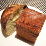 レストラン バカール - ブリオッシュと浜名湖岩のりのパン