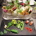 レストラン バカール - 日本各地から取り寄せた有機野菜と能登産ズワイ蟹とカニミソのバーニャカウダ