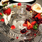 レストラン バカール - クリームチーズの雪山と薔薇の香りのゲレンデ