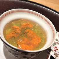 馳走 啐啄一十  - うすい豆の豆腐 蝦夷馬糞雲丹 羅臼昆布出汁のジュレ