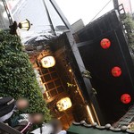 九份阿妹茶酒館 - 列の中から見上げたお店