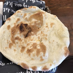 インド創作ダイニング&バー Spice Art - おかわりの小さいナン