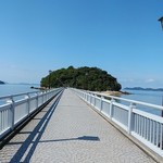 蒲郡クラシックホテル - 橋の向こうは竹島