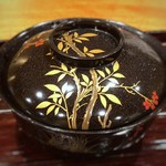 Oryouri Furukawa - ◆白エビの真薯と蓬胡麻豆腐、黄インゲン、金針菜 このお椀の蒔絵、素敵
