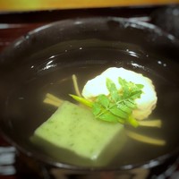 御料理 古川 - 真薯は海老の風味を感じ滑らかな食感でとても美味しい。 何よりお出しの味わいが秀逸。
