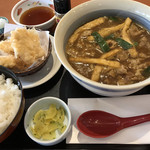 Washoku Sato - 牛カレーうどん¥798+ランチごはん大盛(漬物付)¥108+ふわふわ鶏天¥198+税