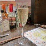 トリワイン ＰＩＫＯＳＨＨＨＵ - スパークリング？