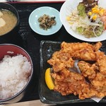 Gonta Shokudou - 唐揚げ定食、800円。小は700円で唐揚げが少な目。