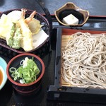 道の駅 いながわ そばの館 - 天ざるそば：￥１，１００