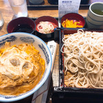 Monzensobatsukuba - ミニ丼セット 800円 親子丼＆もりそば