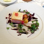 エレガンテヴィータ - 色とりどりの野菜のムース　ミルクレープ風