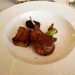エレガンテヴィータ - 子羊肉のロースト　モリユ茸のピュレで