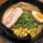 麺家 じゃんぷ亭 - チャーシューの下には、もやしが隠れています！