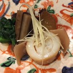 鳥田中 - イカと根菜の炊き合わせも登場　コースで出すもののおすそ分けかな