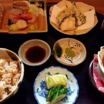 織部 - 織部御膳の御造り、揚物、小鉢、御飯、味噌汁、香の物