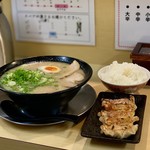 長浜屋台ラーメン 長浜いちばん - チャーシューメンのラーメンセット