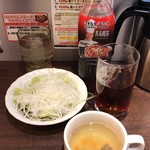 いきなりステーキ - サラダ＋スープ＋黒烏龍茶
