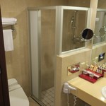 Howard Prince Hotel - 浴室の様子。