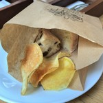 ダリアロッソ - チップスとパン