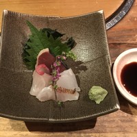 味とく家 - お造り：かつお・カンパチ・アコウ・真鯛の焼き霜降り