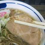 手打ちラーメン 森清 - いつもなら不揃いで四角いバラチャーシューなのだがこの日は品切れ（泣