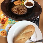 Gasuto - リシはハンバーグステーキにソフトフランスパン。
                        
                        あーーー！ハンバーガーにもコッチのハンバーグ挟んでくんね〜かな〜〜〜？？？
                        
                        って素直に思いましたヽ(´o｀
                        
                        