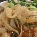 刀削麺・火鍋・西安料理 XI’AN - 酸辣麺(大盛)880円の麺のアップ